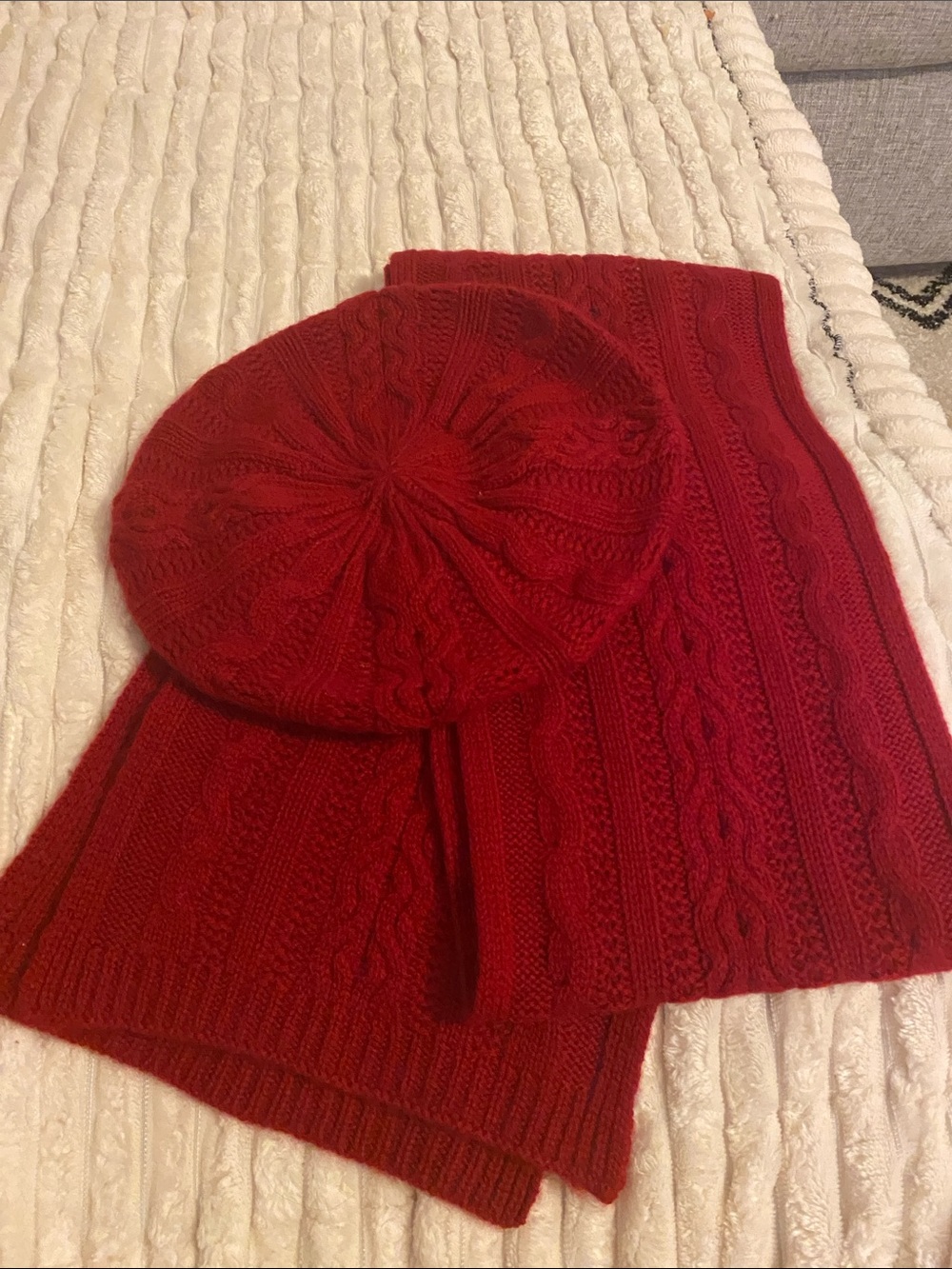 Lord & Taylor Cashmere Beret and Scarf Set in Vibrant Red